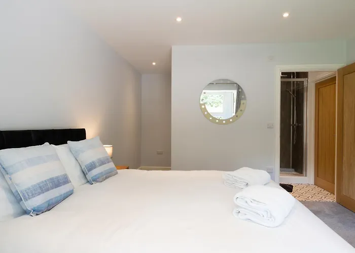 Field View- Amazing 5 Bed, Great For Contractors And Families