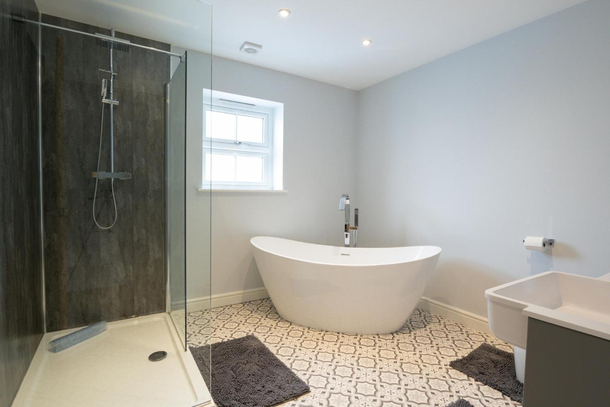 Field View- Amazing 5 Bed, Great For Contractors And Families