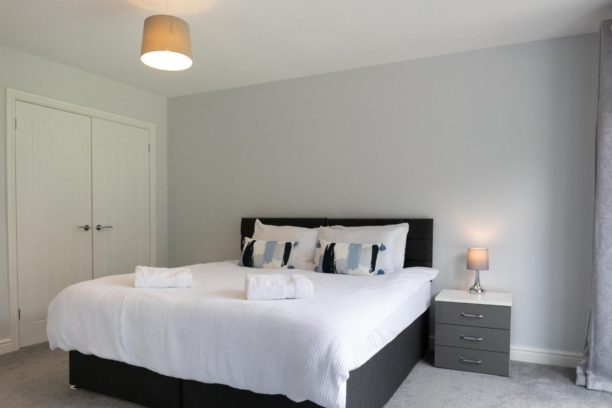 Field View- Amazing 5 Bed, Great For Contractors And Families Holiday home *