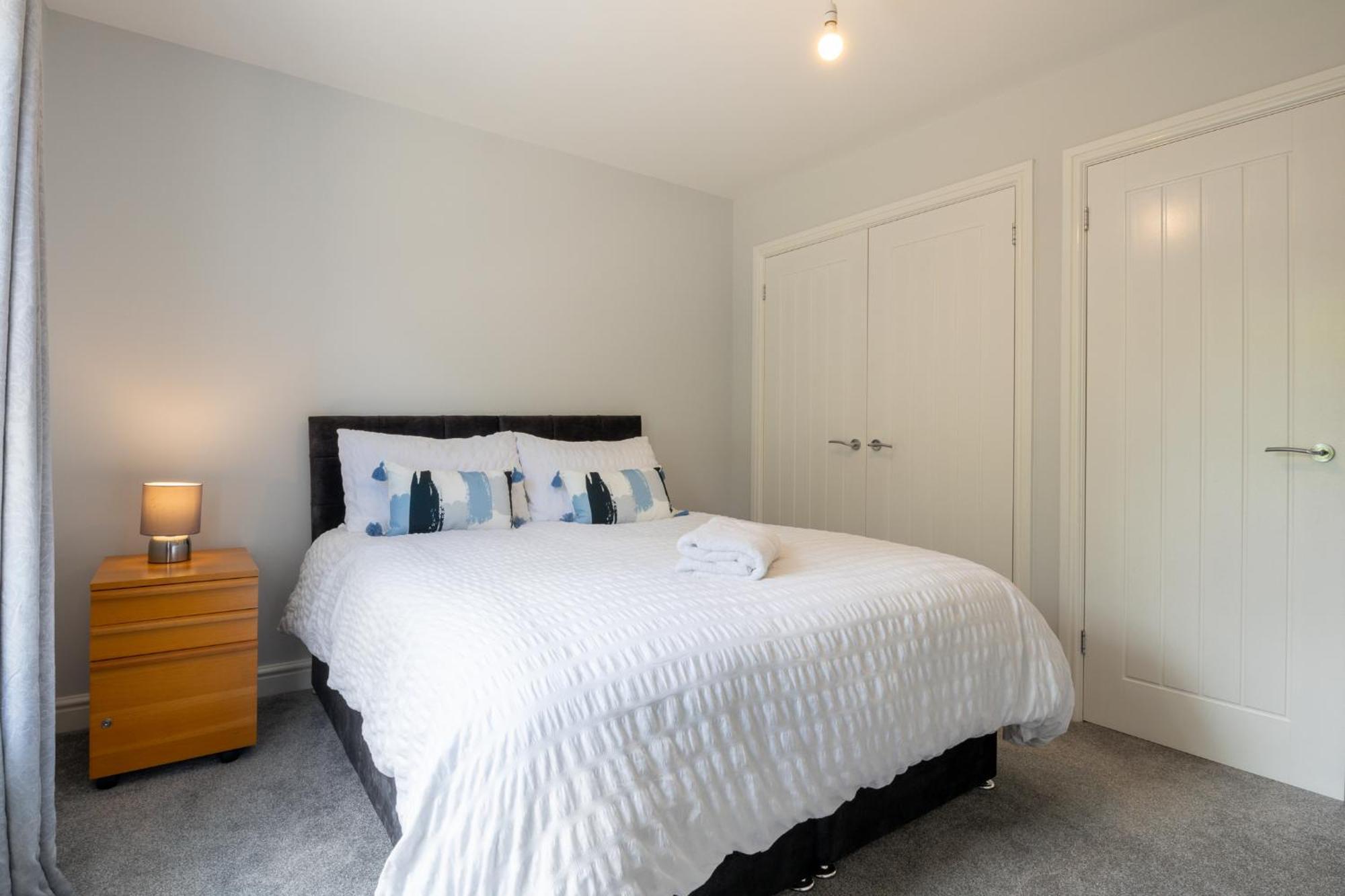 Field View- Amazing 5 Bed, Great For Contractors And Families *
