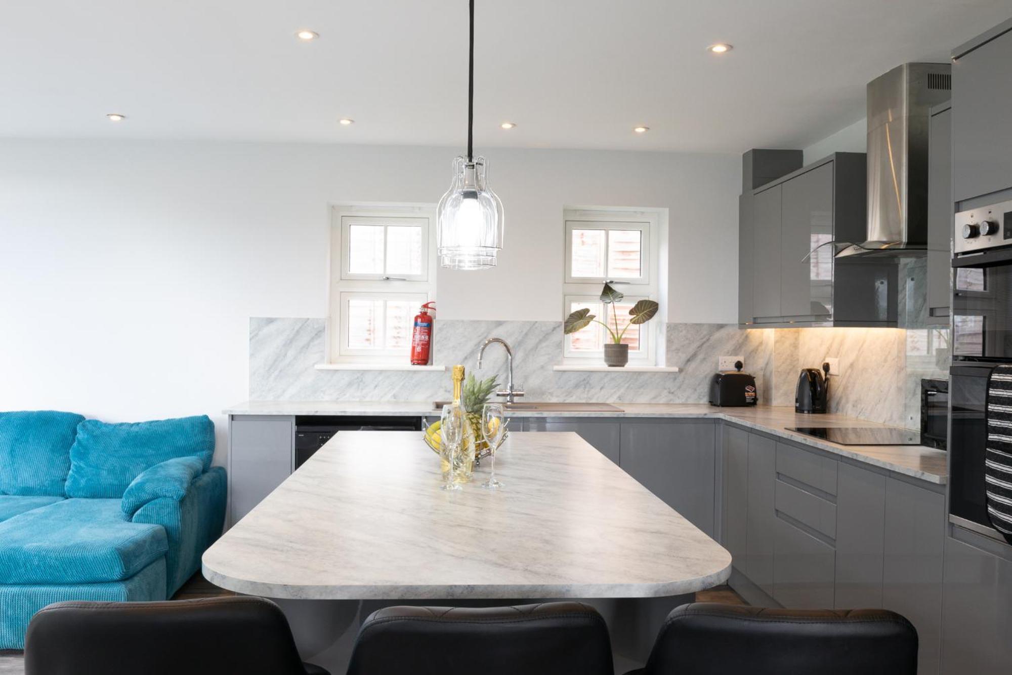 Field View- Amazing 5 Bed, Great For Contractors And Families